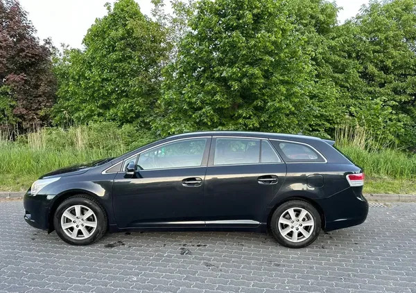 toyota świętokrzyskie Toyota Avensis cena 26700 przebieg: 273150, rok produkcji 2010 z Szczecin